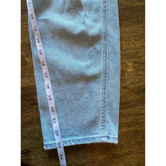 Hollister Distressed Curvy High-Rise Mom Jean Medium Wash Size 9 Short - Picture 8 of 8